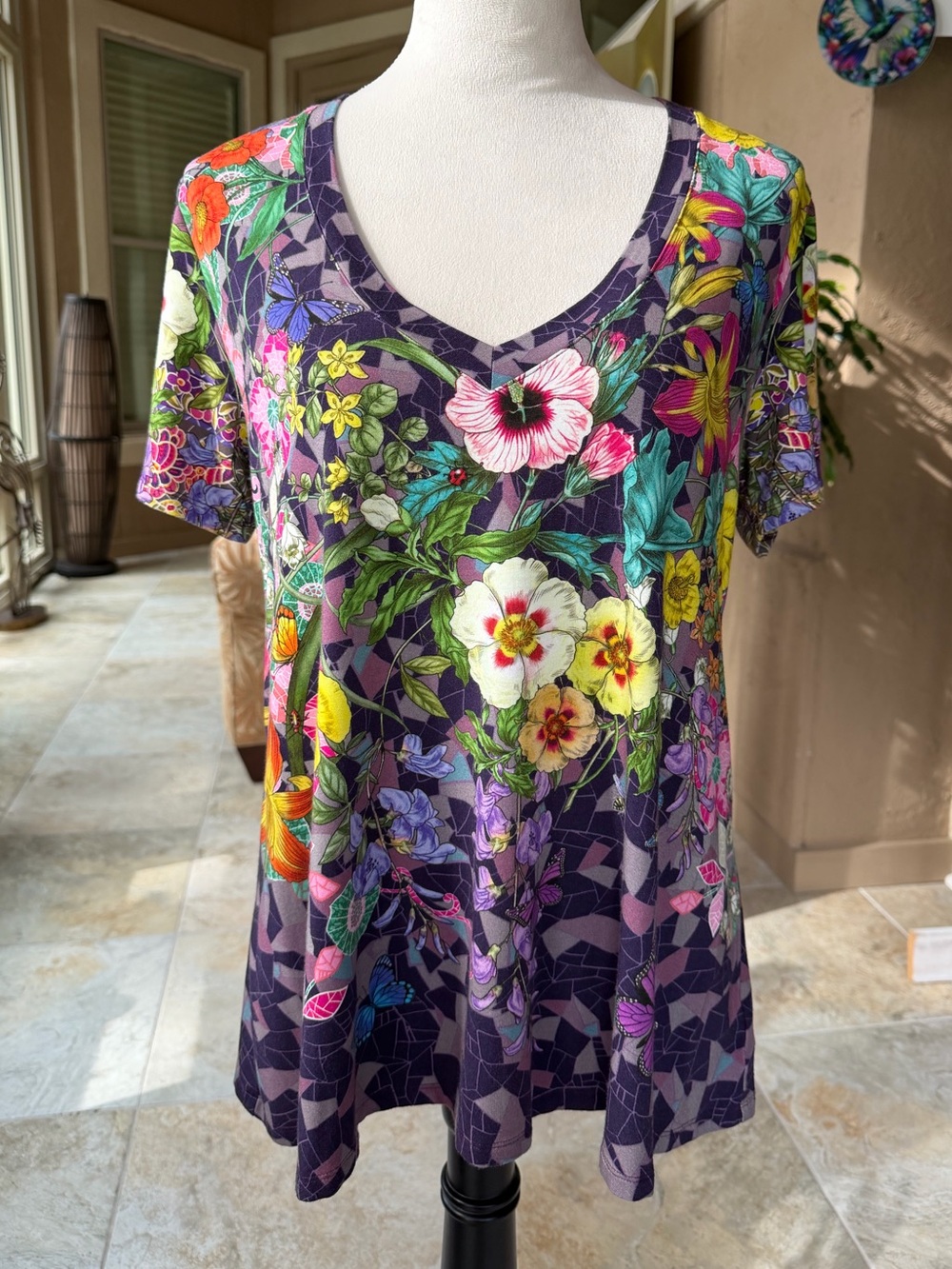 Johnny Was Women’s Floral V-Neck Top in Purple, size M.